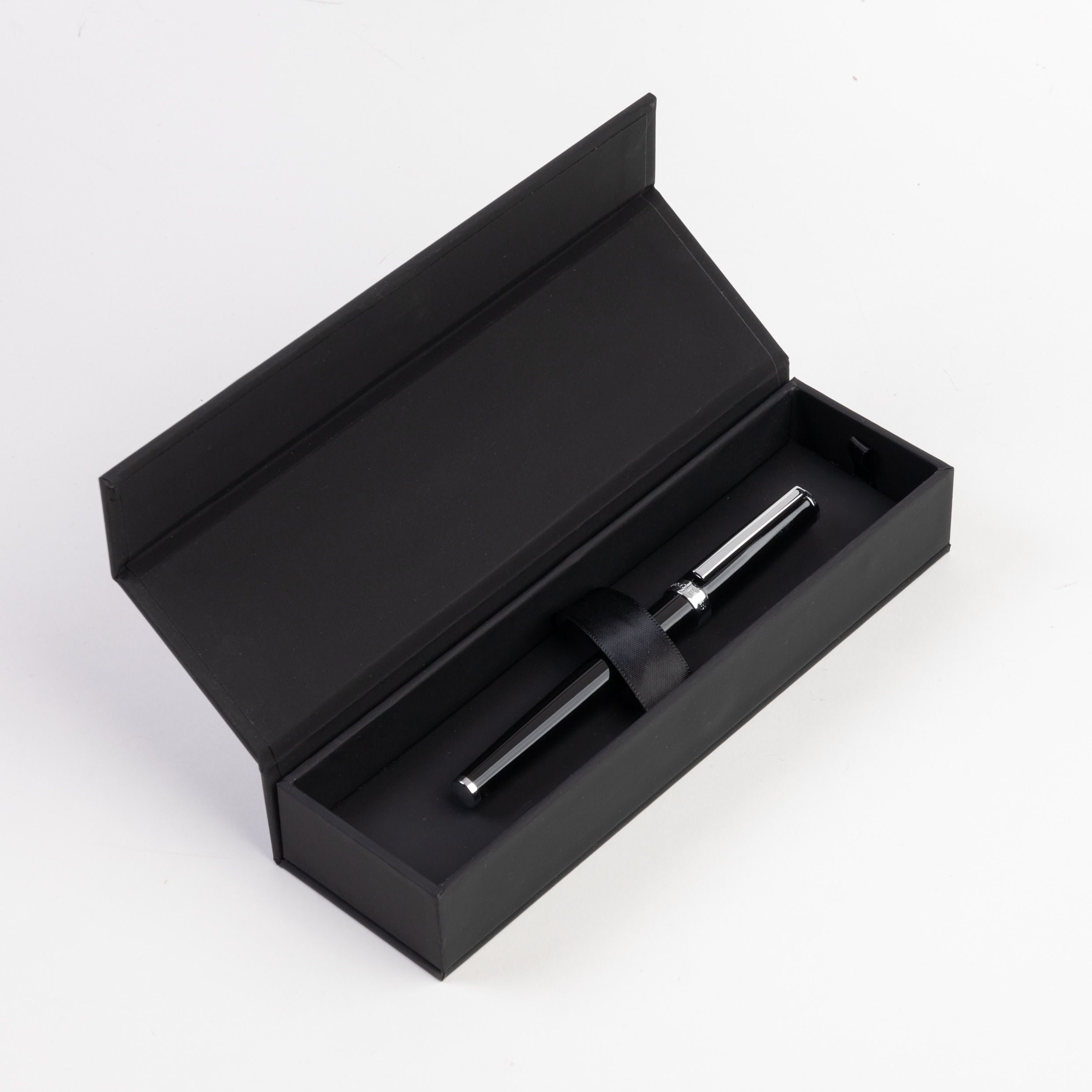 Hugo Boss Gear Icon Black Fountain pen