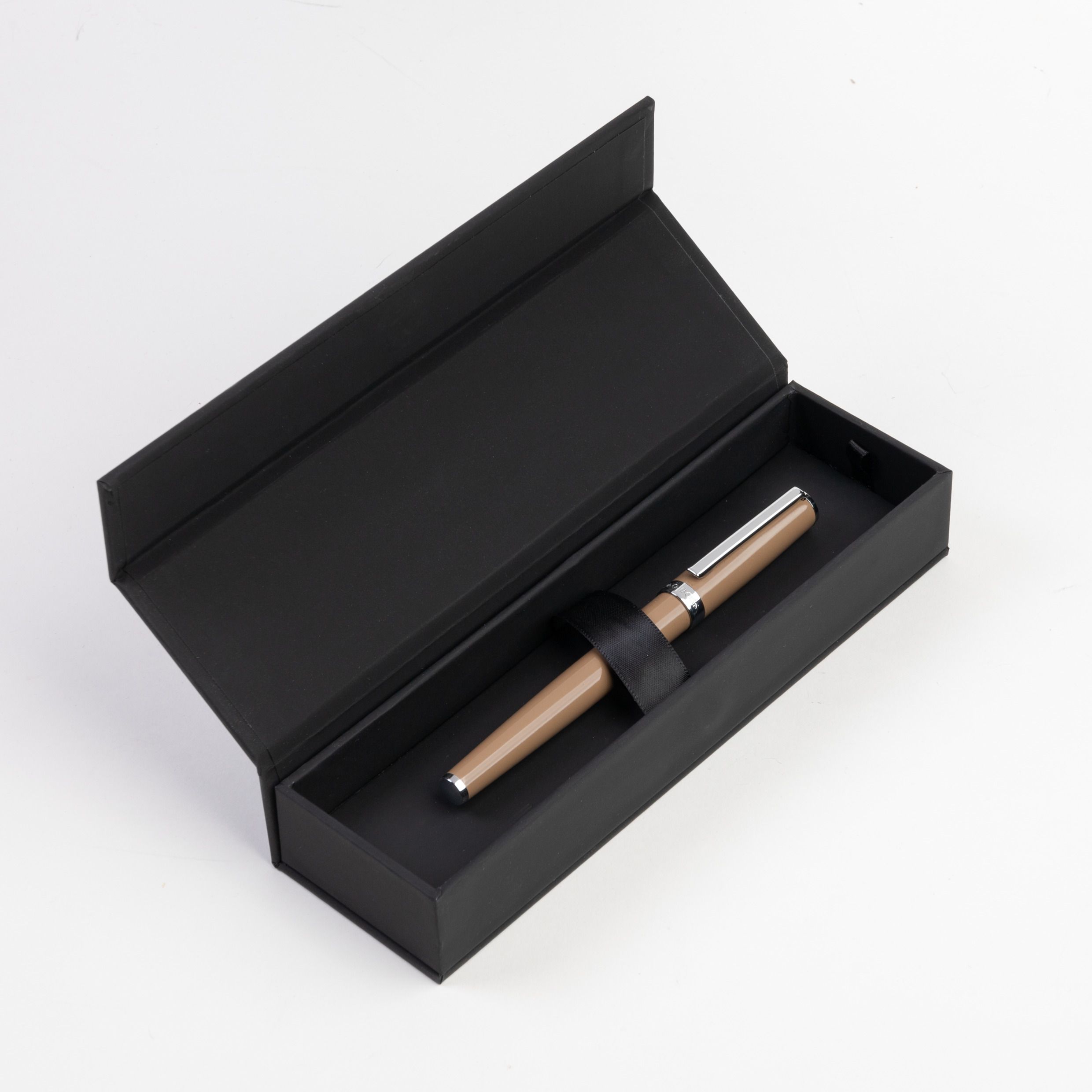 Hugo Boss Gear Icon Camel Fountain pen