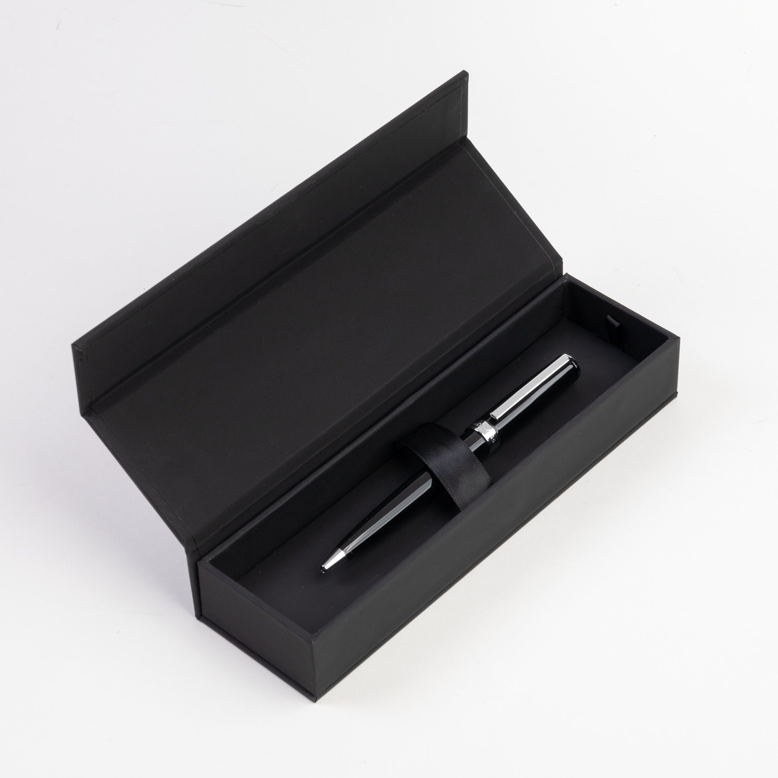 Hugo Boss Gear Icon Black Kugelschreiber