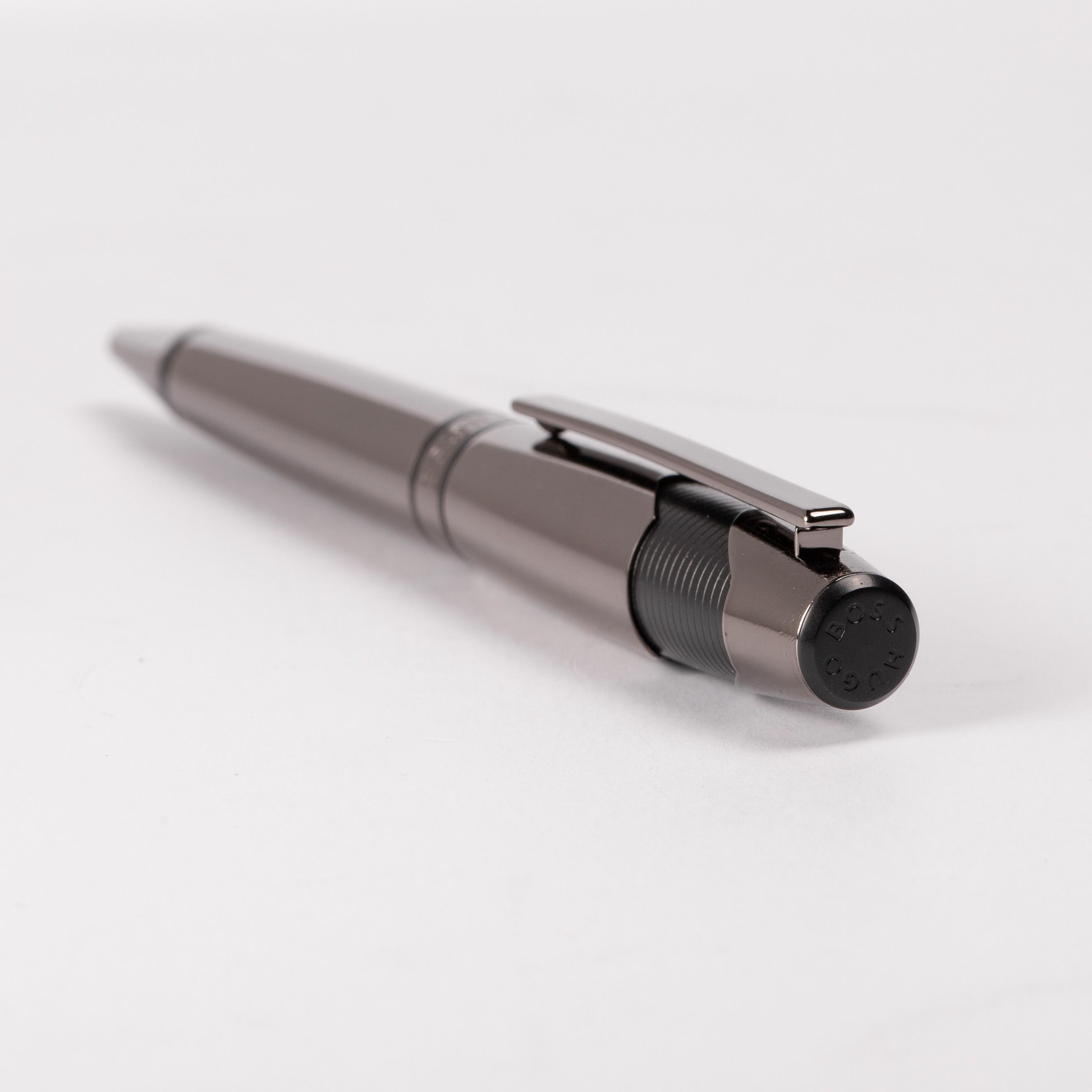 Hugo Boss Chevron Gunmetal Stylo Bille