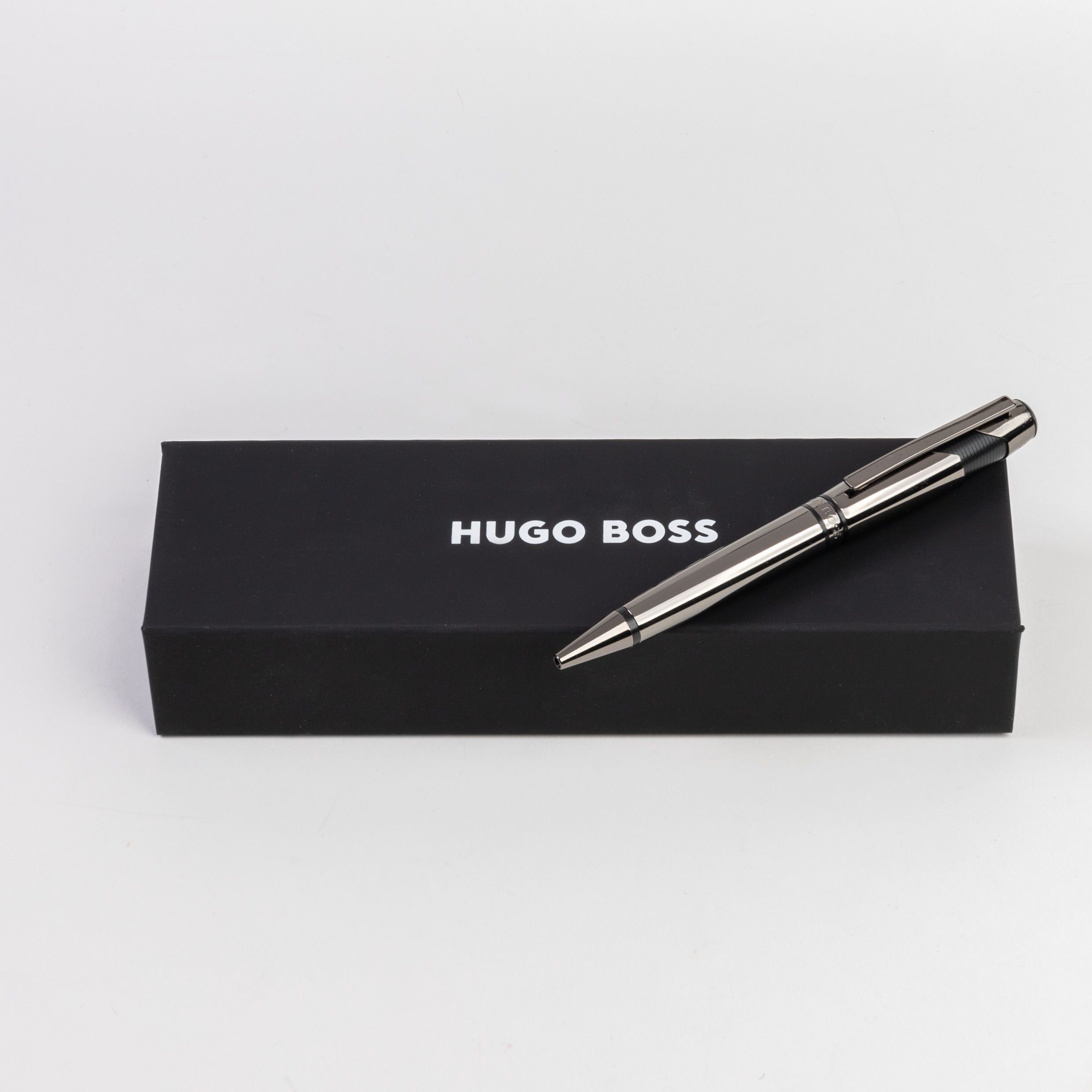 Hugo Boss Chevron Gunmetal Stylo Bille