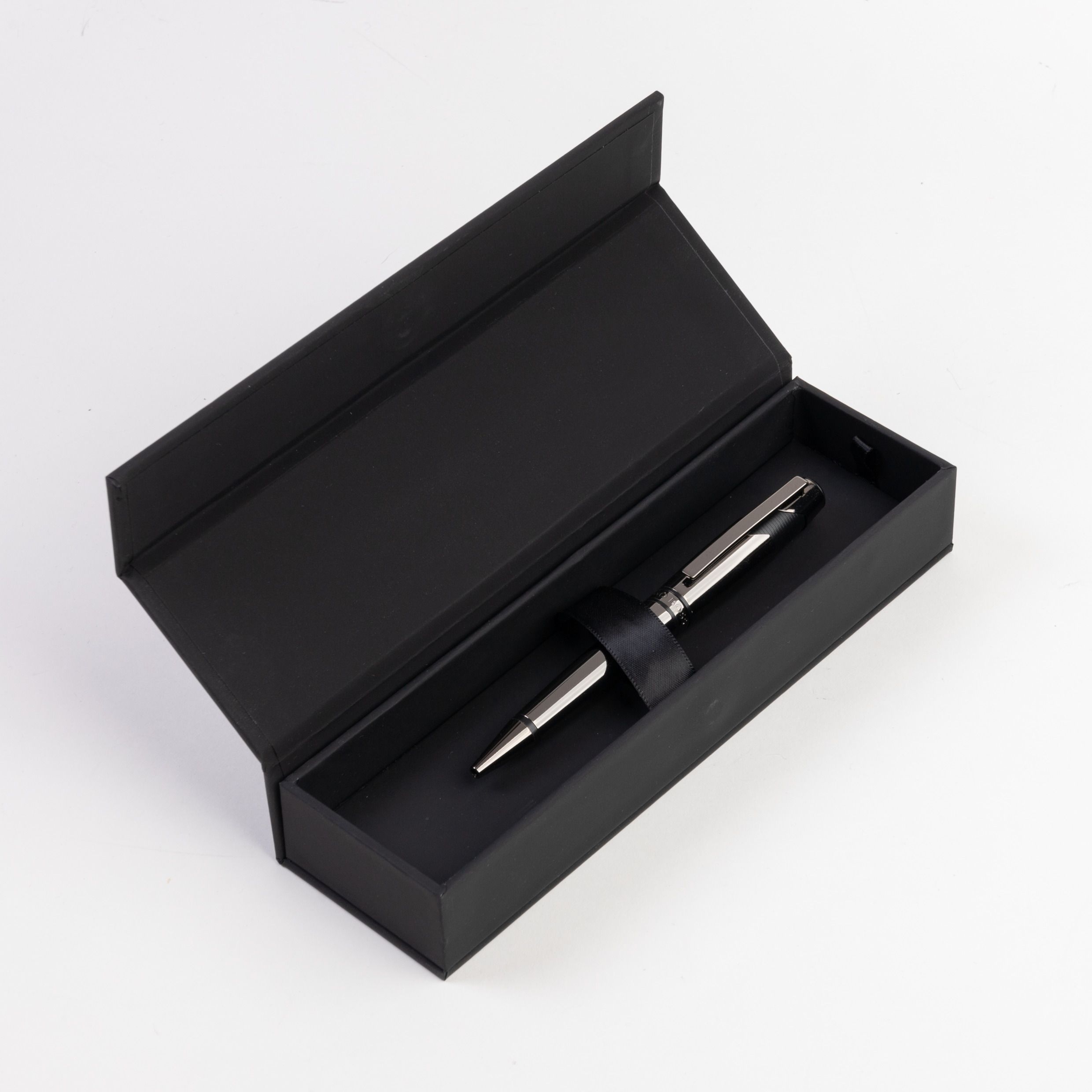 Hugo Boss Chevron Gunmetal Stylo Bille
