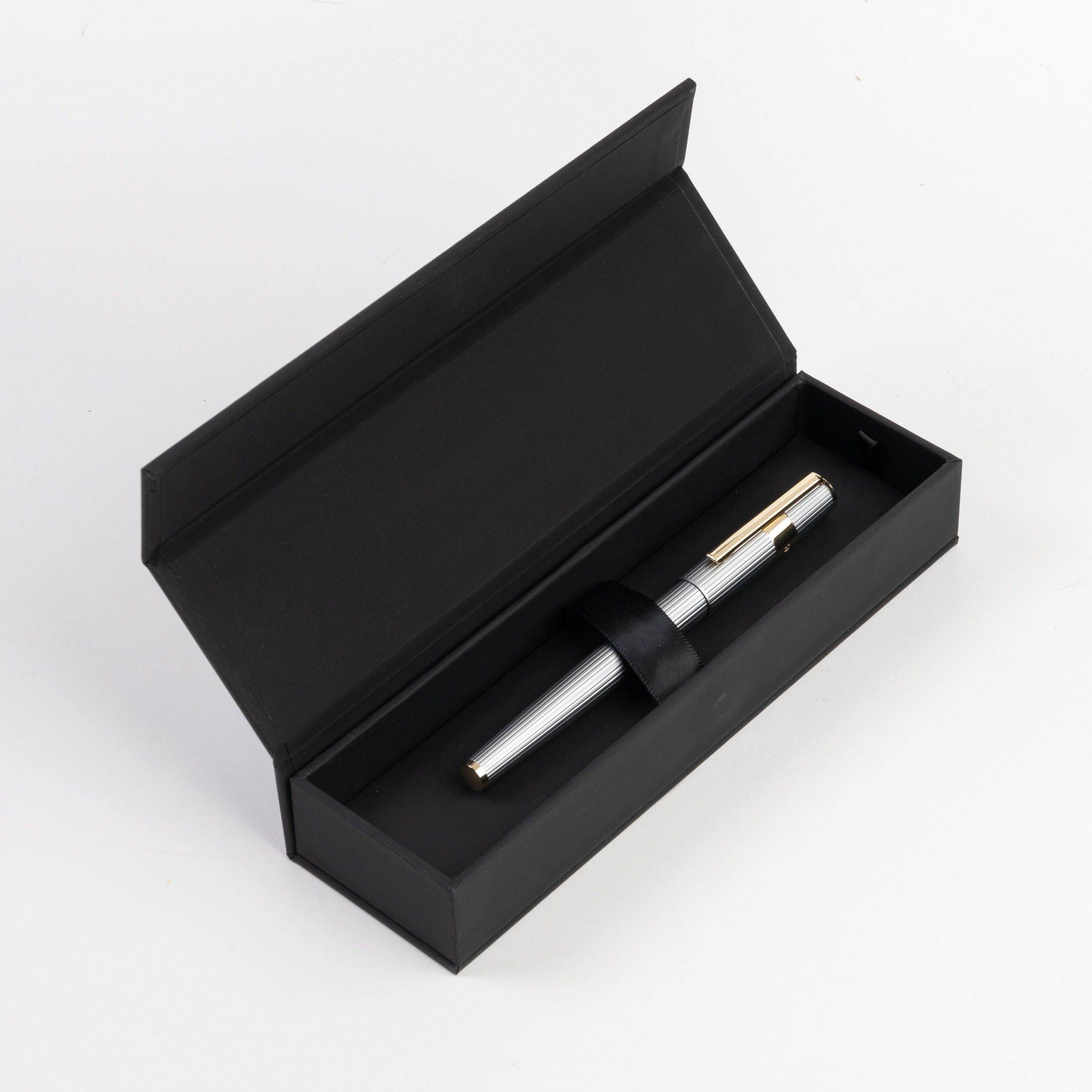 Hugo Boss Gear Pinstripe Silver GT Fountain pen