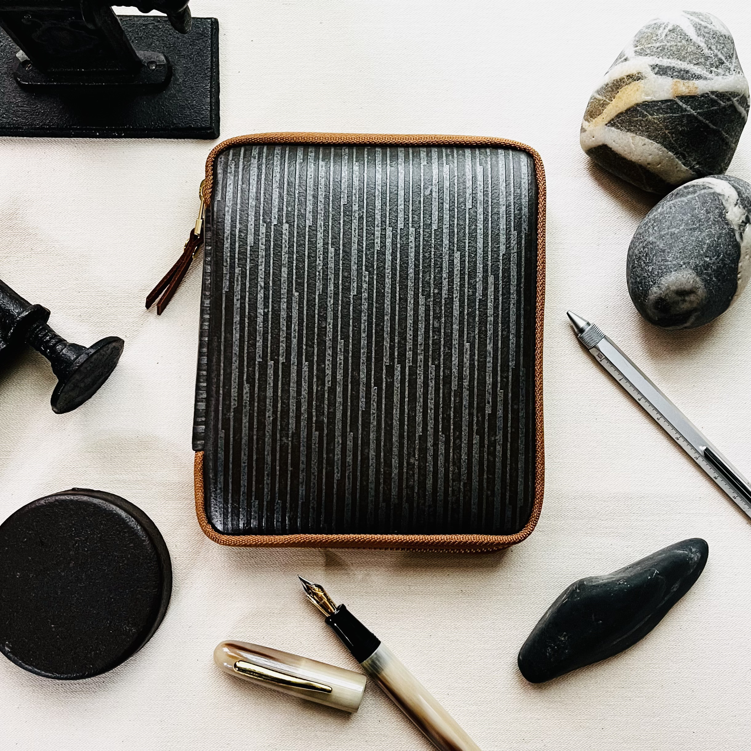 Kyoku Haku Iron Zippered Pen Pouch (Tenfold)