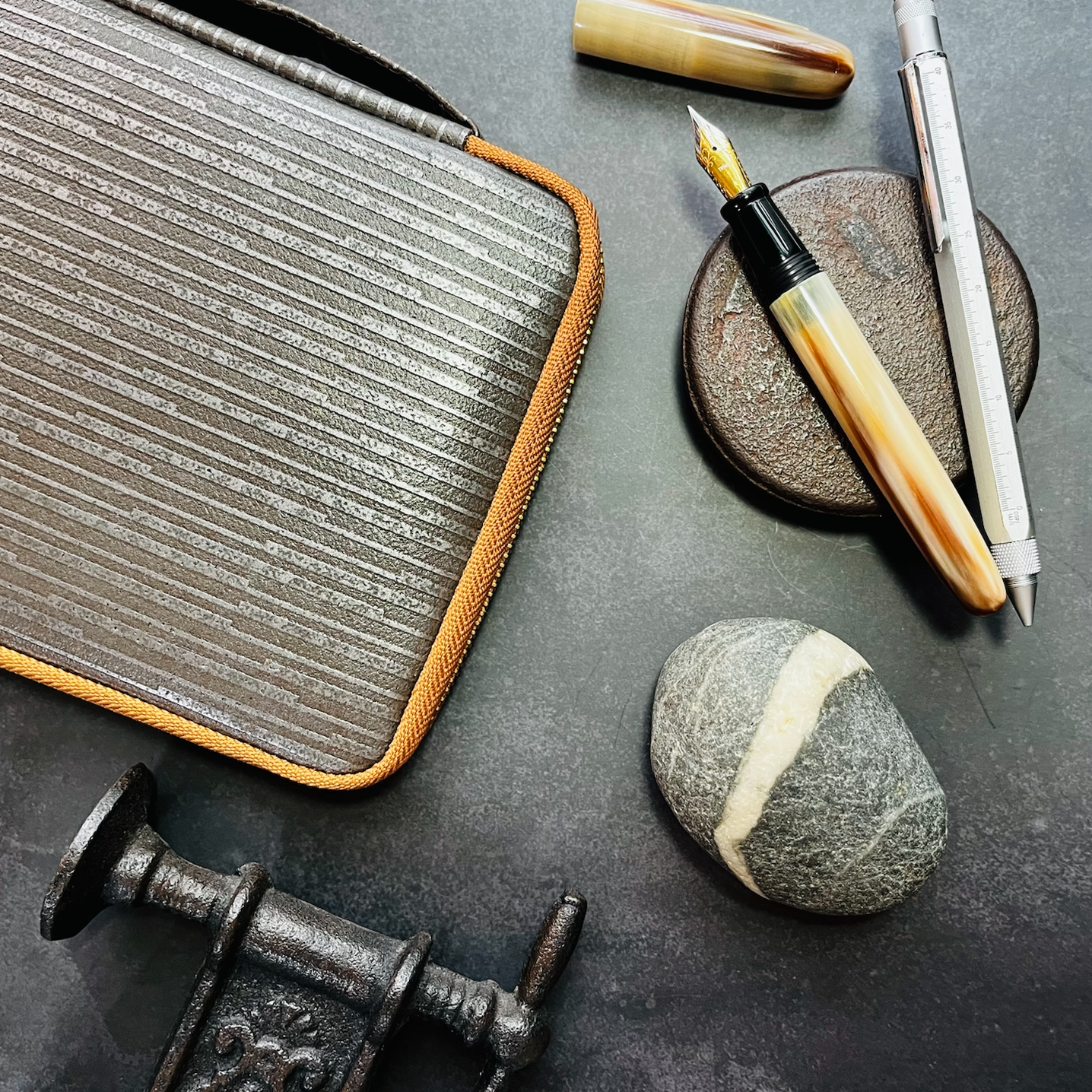 Kyoku Haku Iron Zippered Pen Pouch (Tenfold)