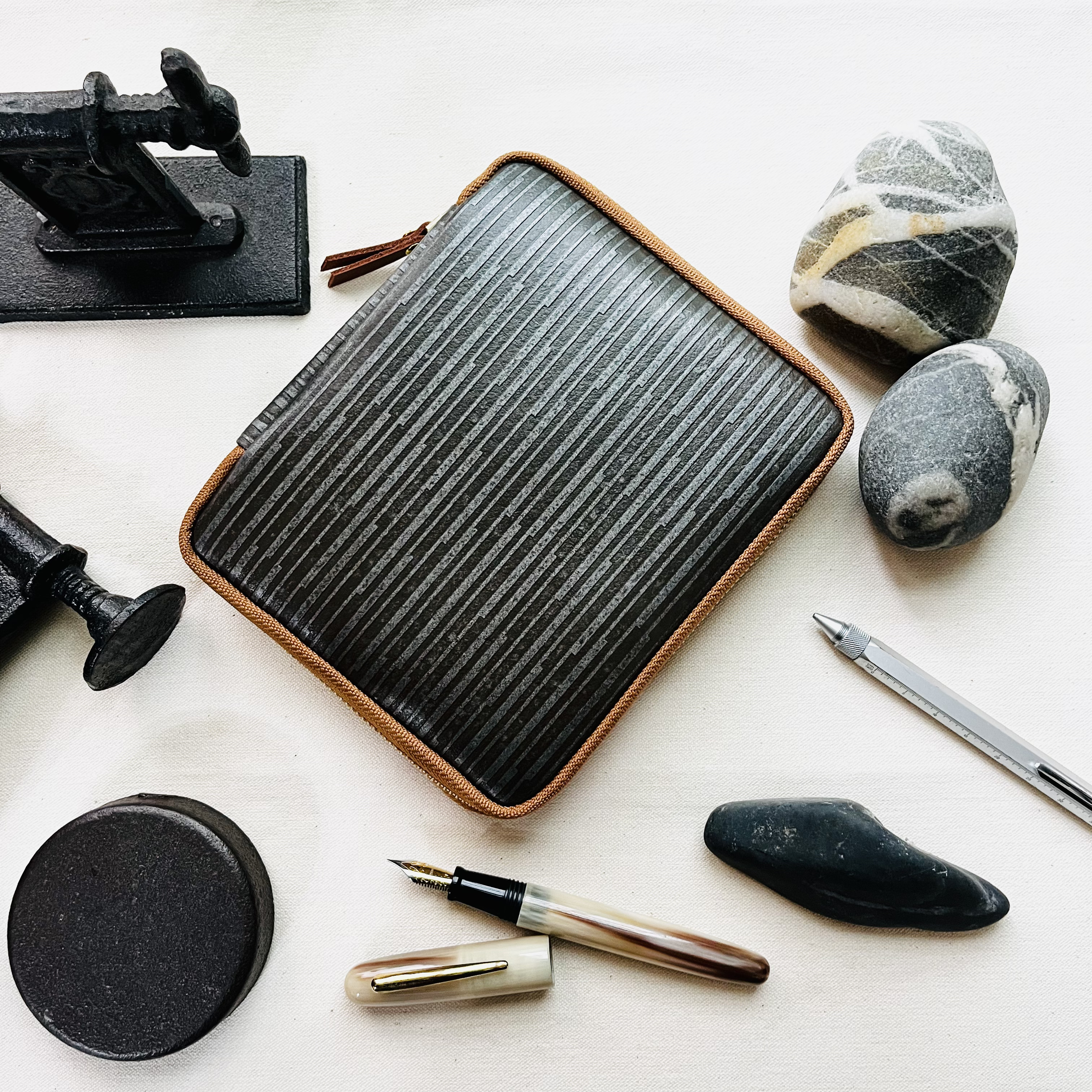 Kyoku Haku Iron Zippered Pen Pouch (Tenfold)