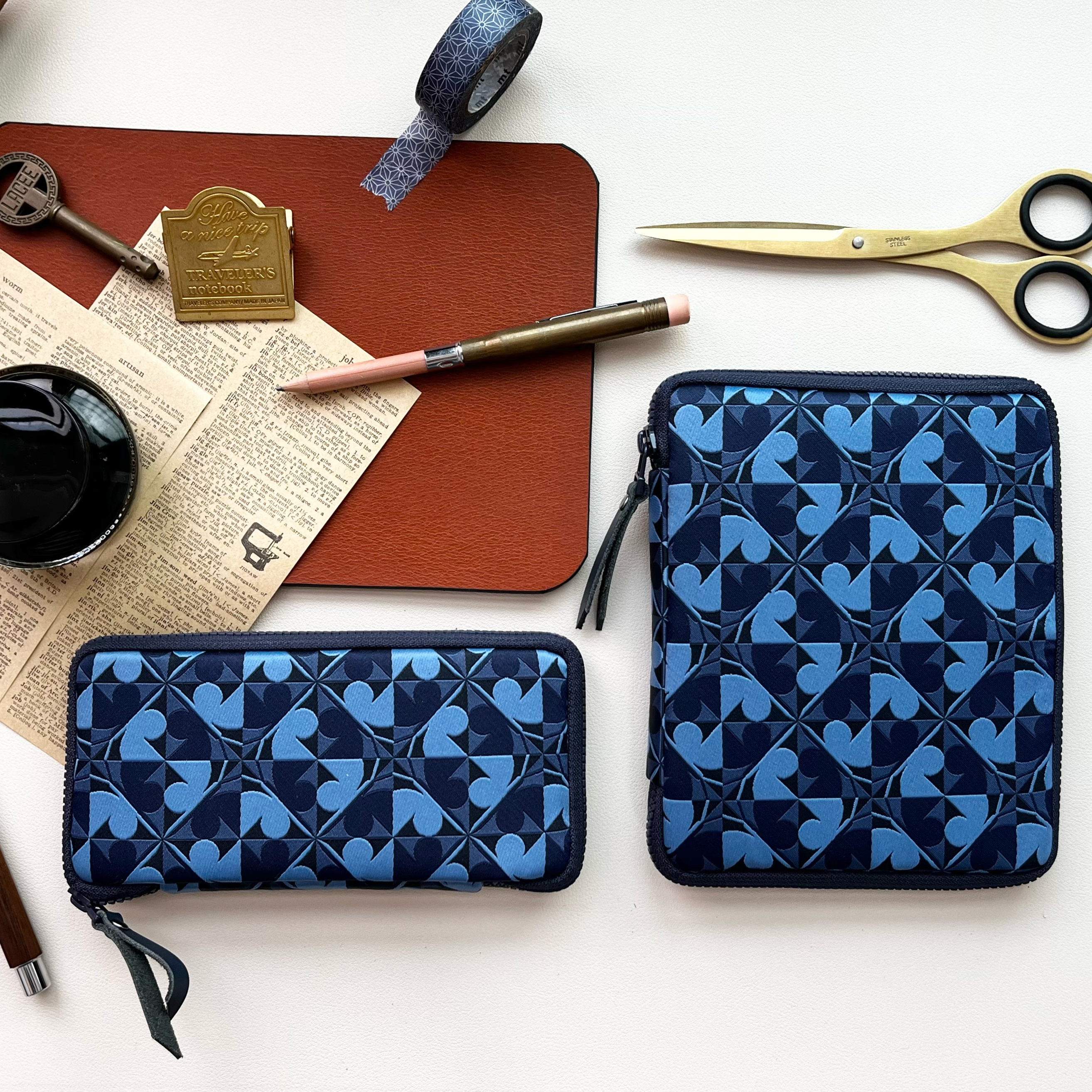Kyoku Haku Archeology Blue Zippered Pen Pouch (Fivefold)