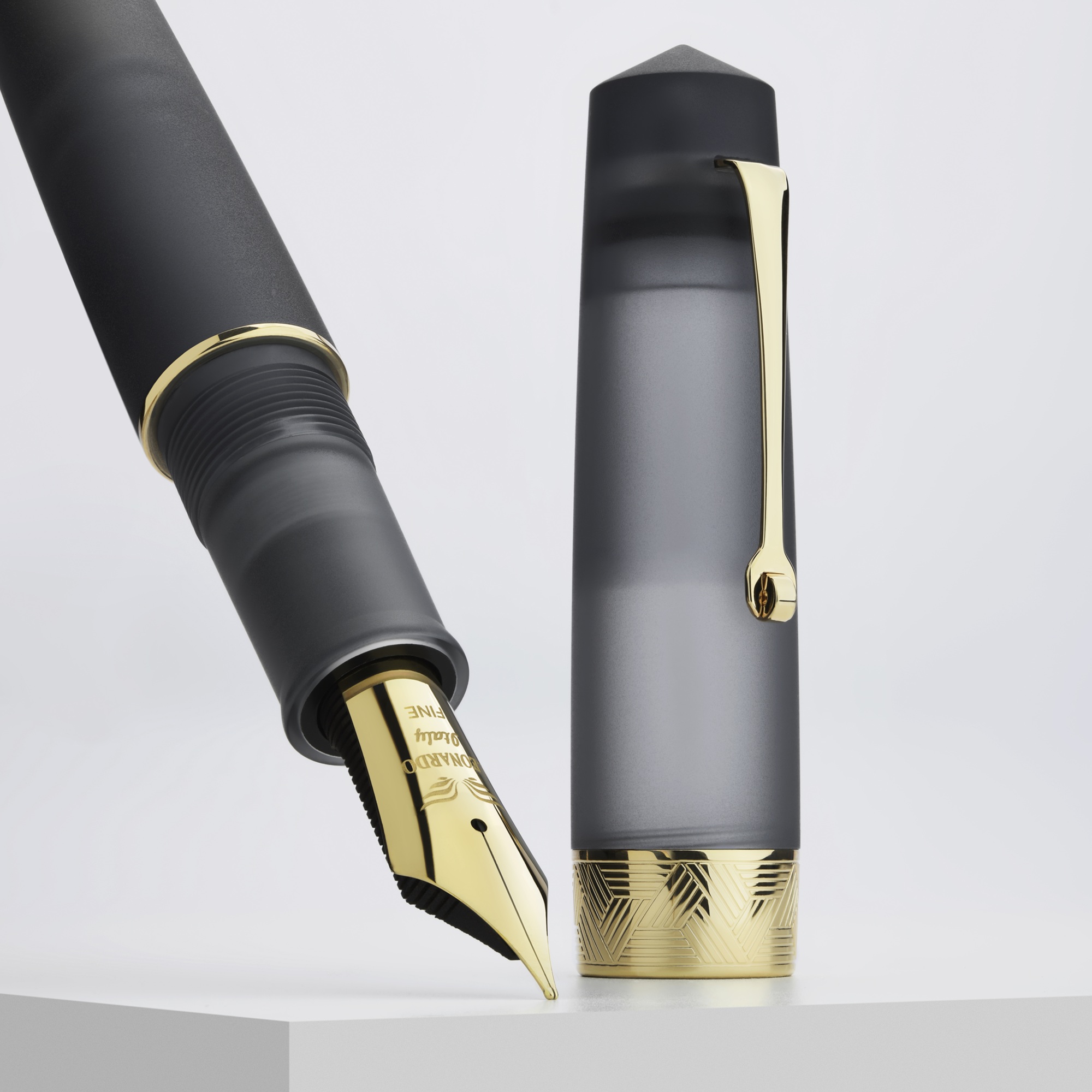 Leonardo Momento Zero Grande Pura Frosted Grey GT Fountain pen