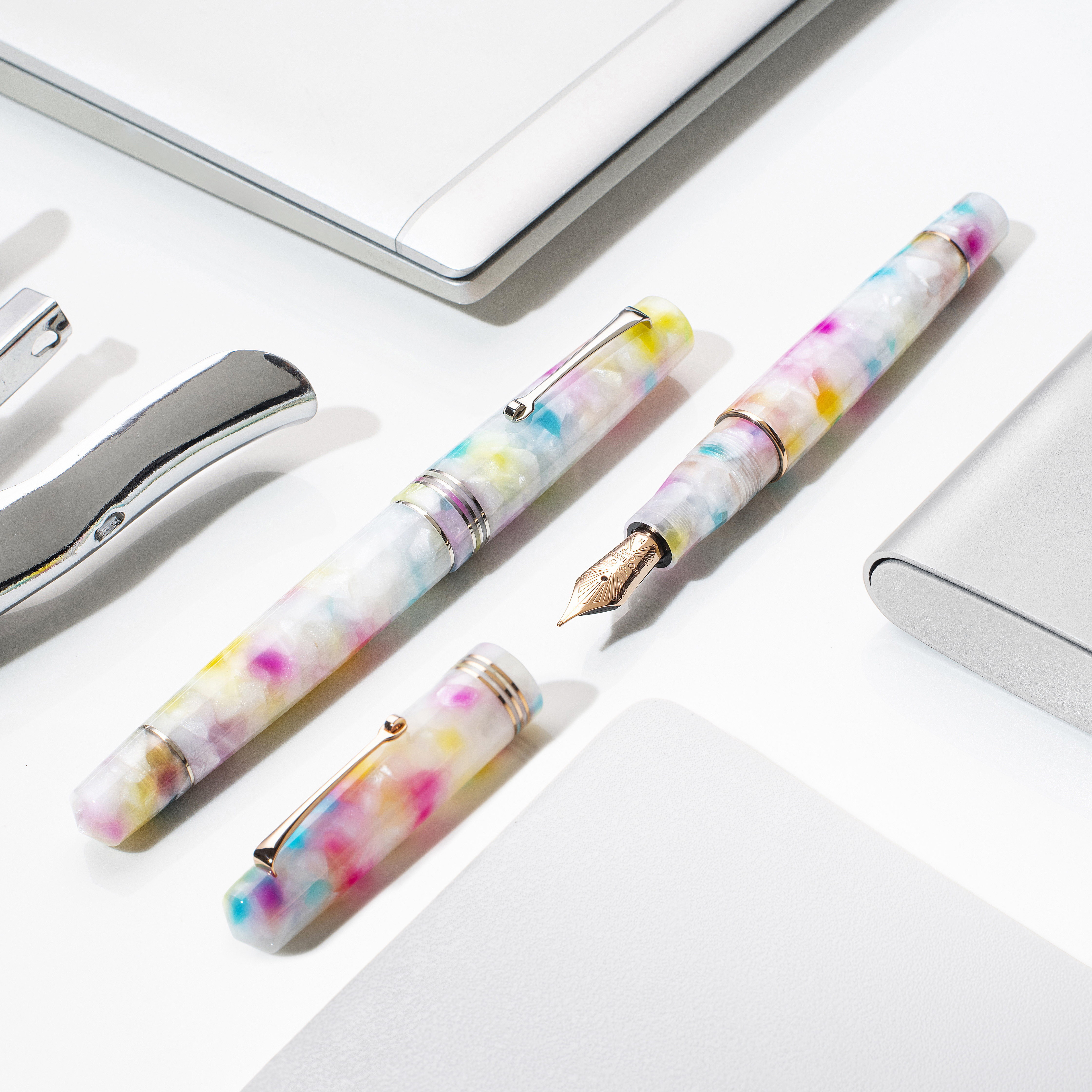 Leonardo Momento Zero Confettini Rainbow Sprinkles RGT Fountain pen