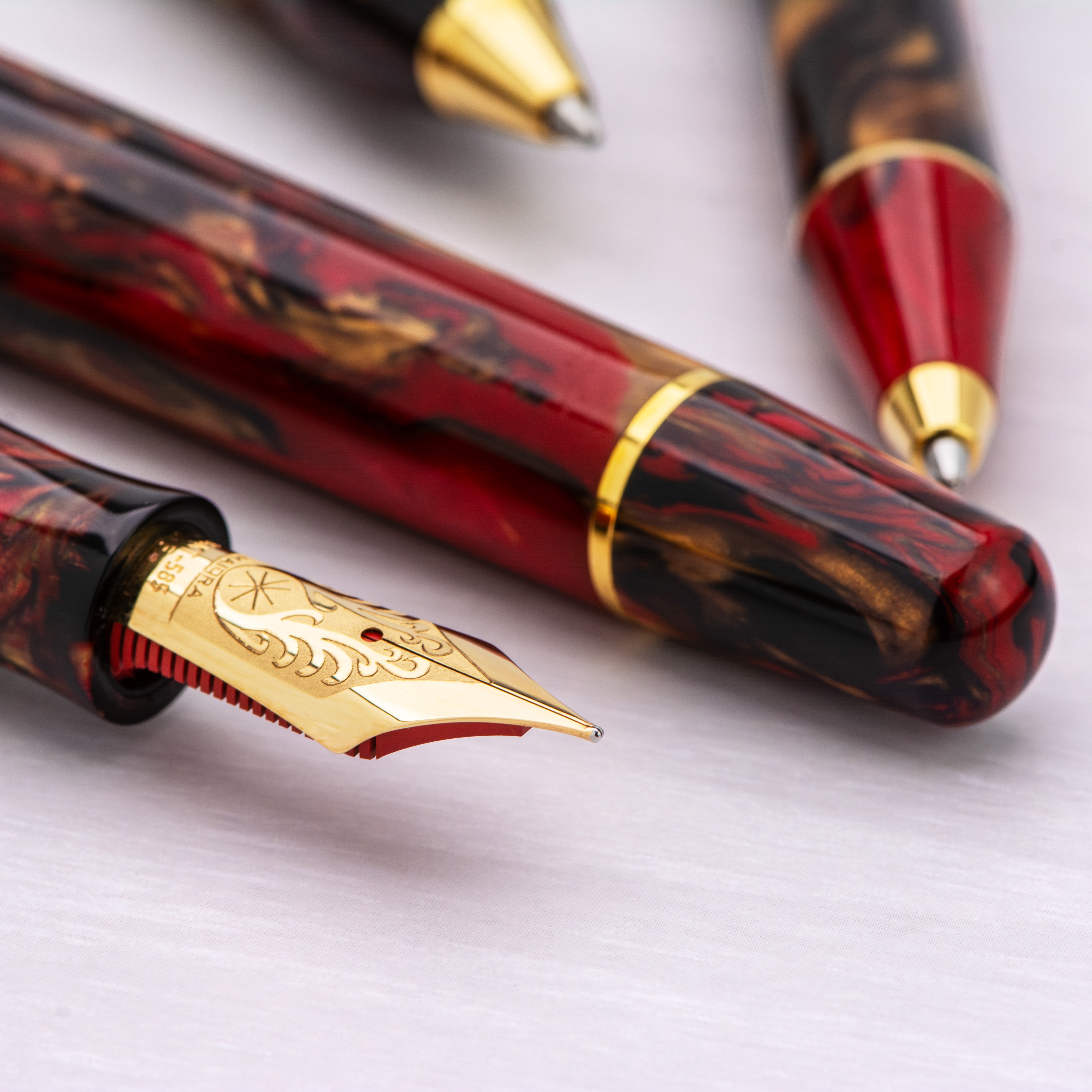 Maiora Ultra Ogiva Golden Rule Piston Stylo Plume