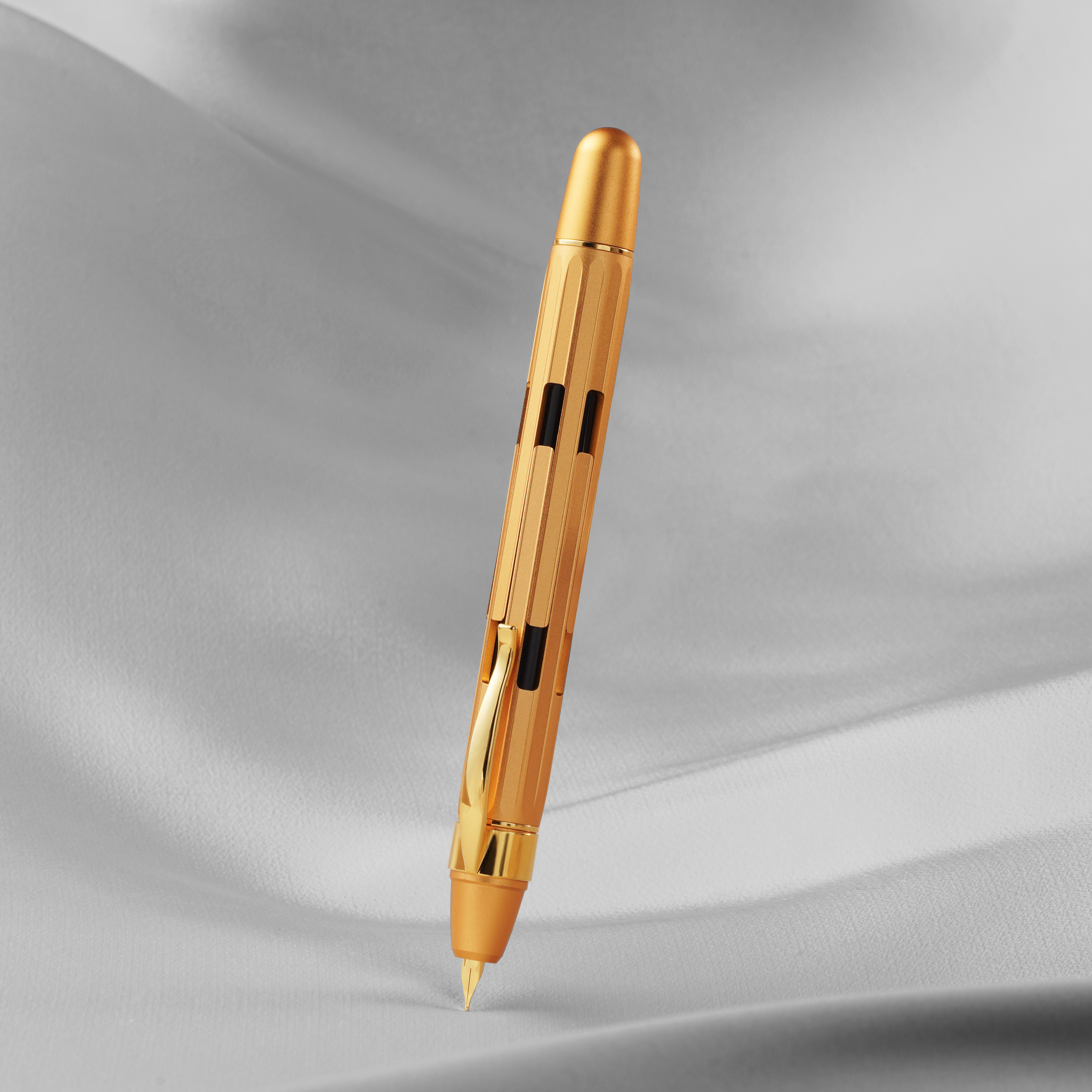 Nahvalur Eclipse Pure Gold Retractable Fountain Pen