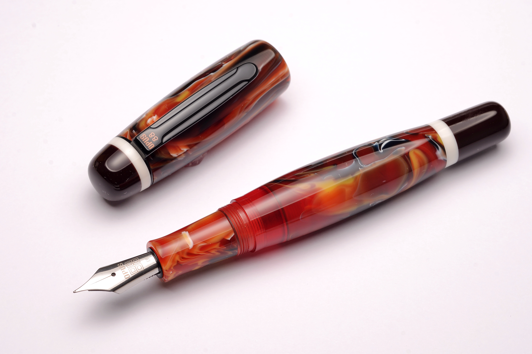 Opus 88 Bela Red Fountain pen
