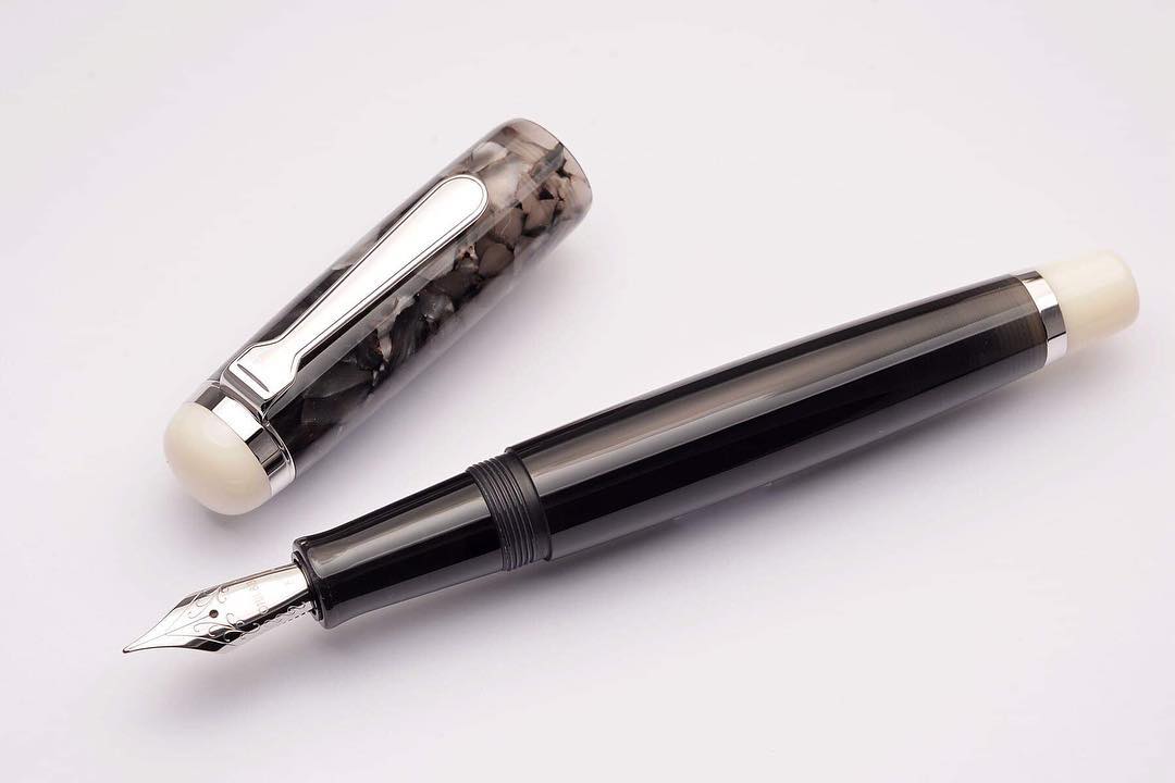 Opus 88 Omar Grey Fountain pen