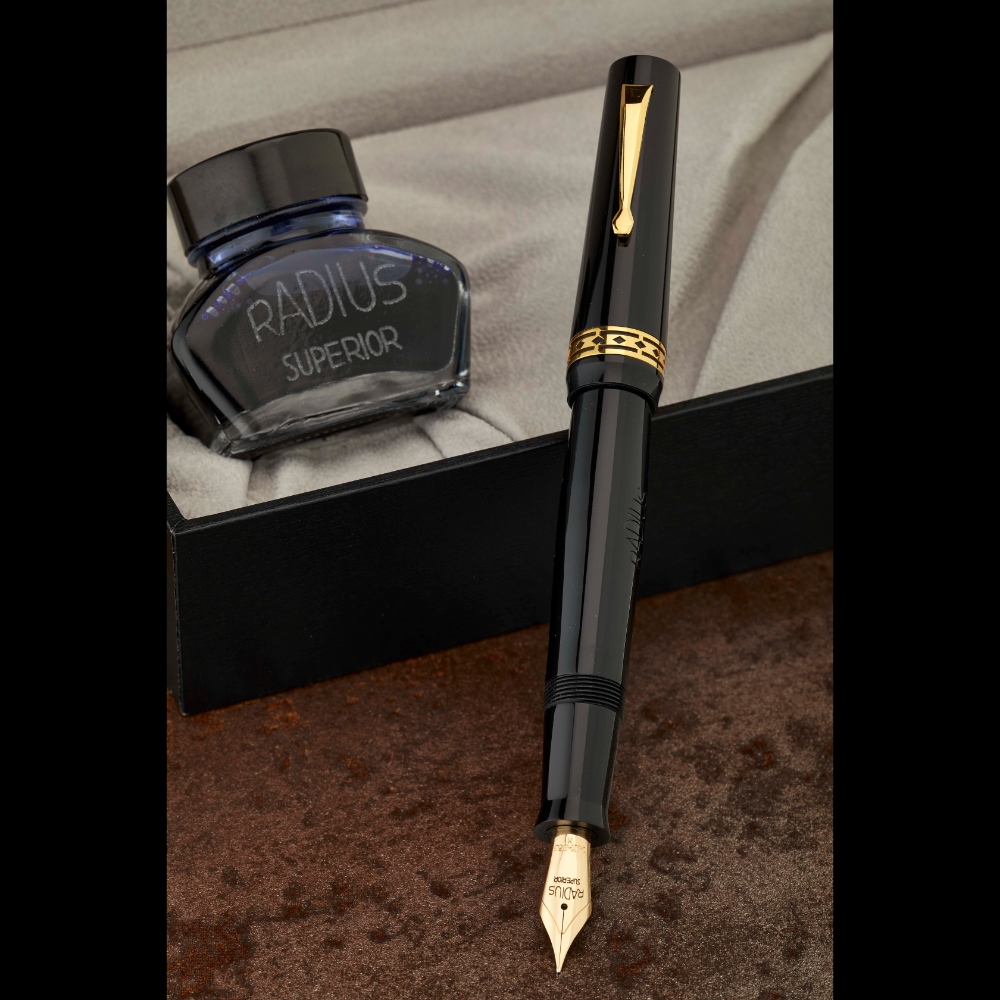 Radius Superior Corniglia Black Füllfederhalter