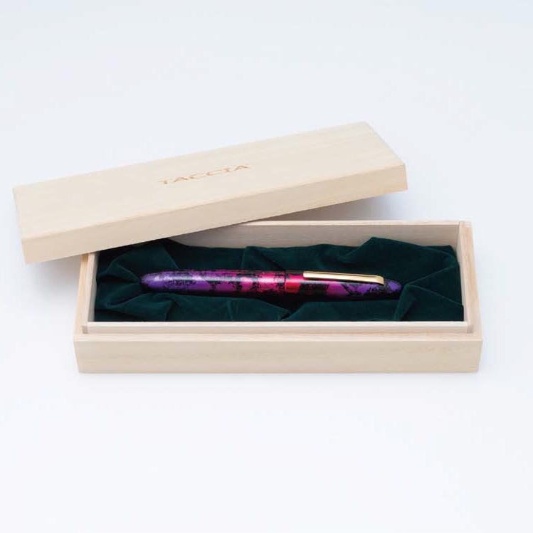 Taccia The Pitch Black Universe Aurora Stylo plume