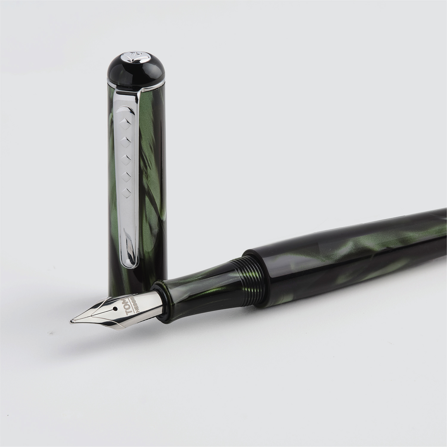 Tom Hessin Charles Collection Highland Green Fountain pen