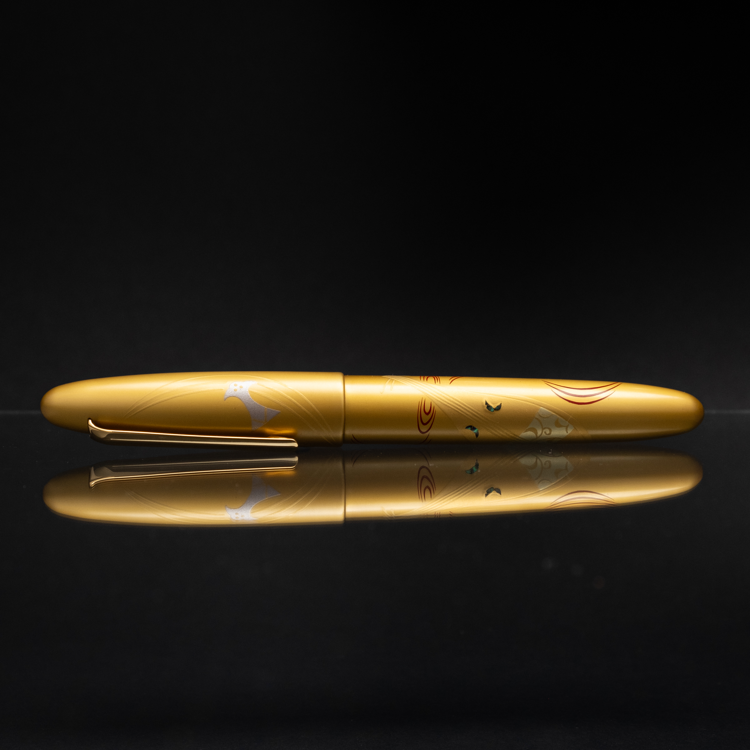 Taccia Kin-ji Maki-e Urushi Gyoku-in Biwa Fountain pen