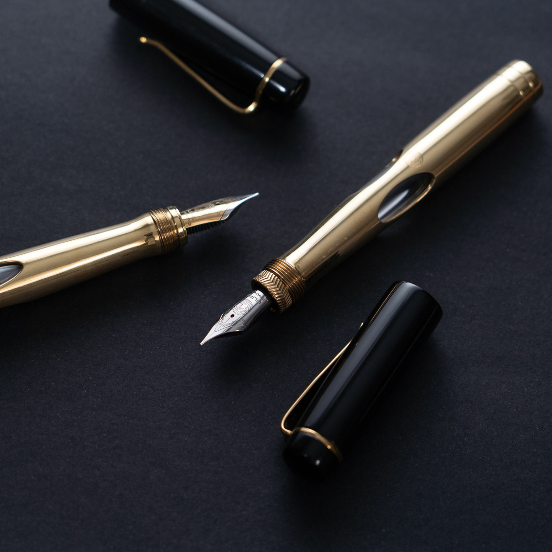 Ulpia 117 Ebonite Black and Brass Mira GT Füllfederhalter
