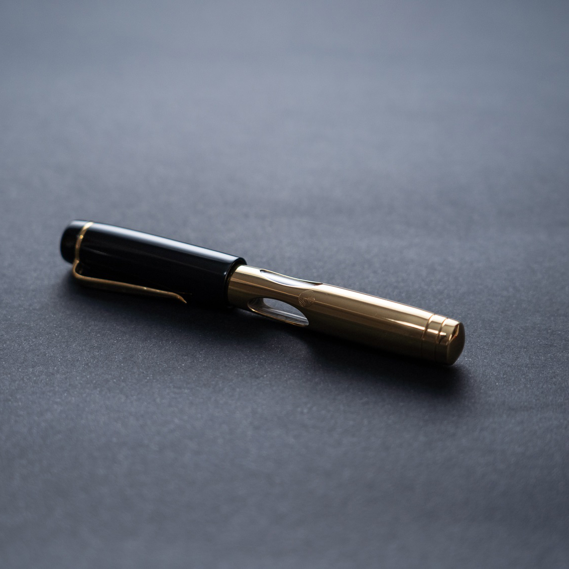 Ulpia 117 Ebonite Black and Brass Mira GT Füllfederhalter