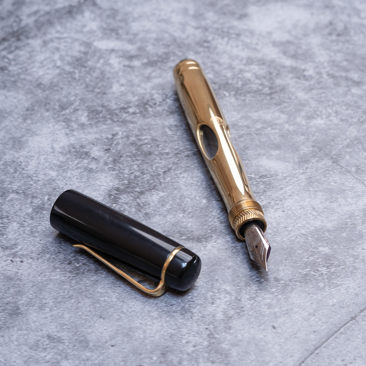 Ulpia 117 Ebonite Black and Brass Mira GT Füllfederhalter
