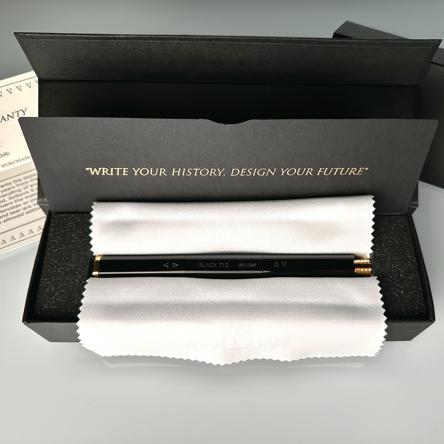 Venvstas Calibro 8 Black Tie Fountain pen