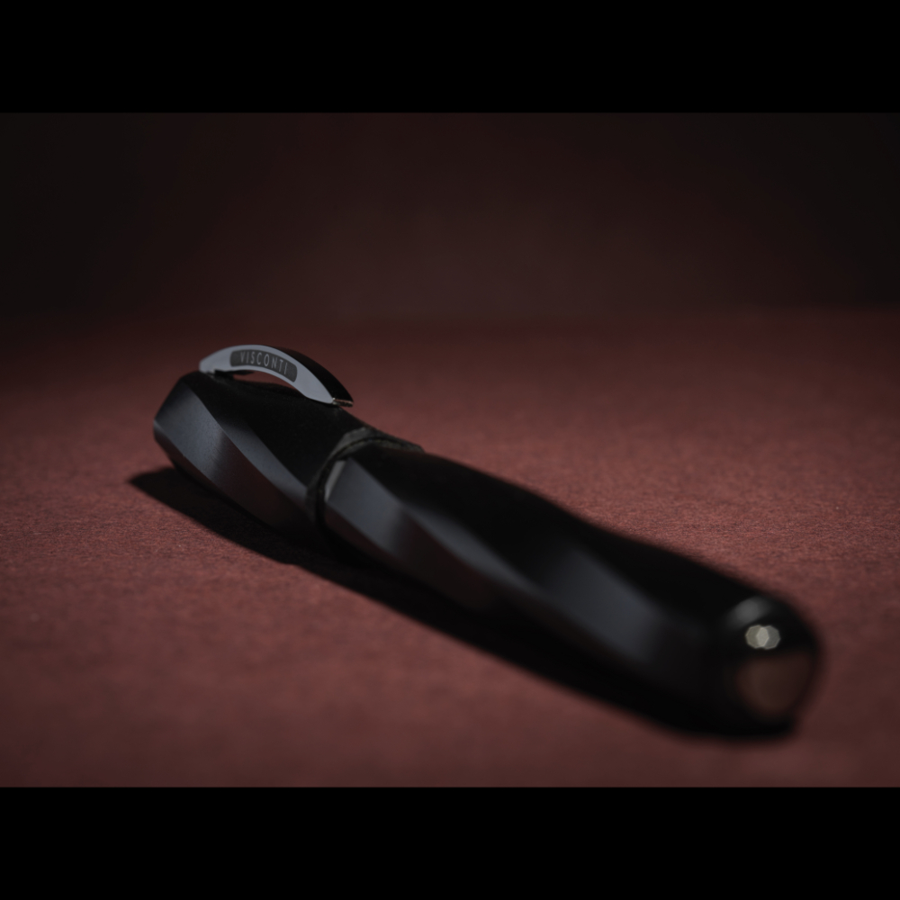 Visconti Divina Matte Black Stylo Plume