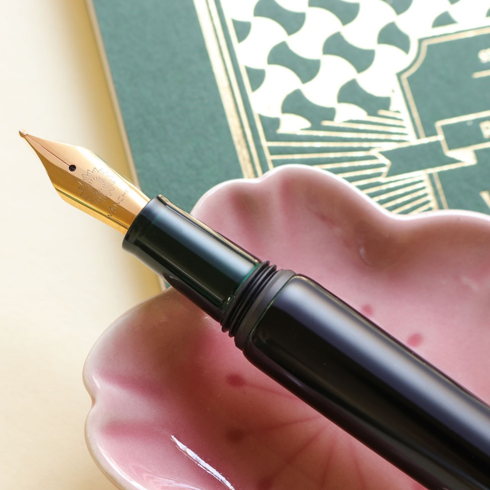 Wancher Dream Pen Aizu Urushi Tamamushi-nuri Midori Fountain Pen