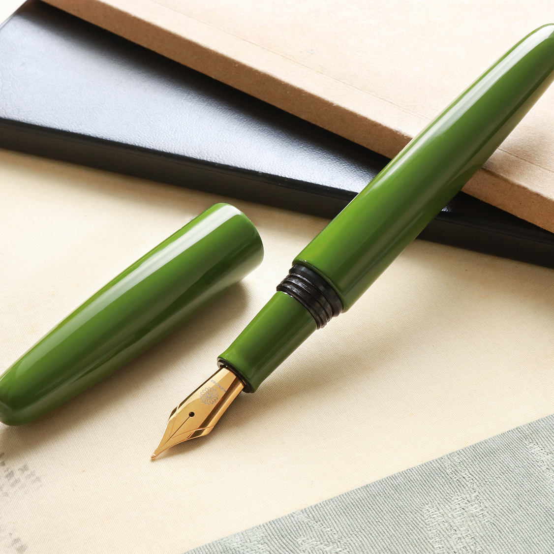 Wancher Dream Pen True Urushi Uguisu-Iro Plumo Estilográfica
