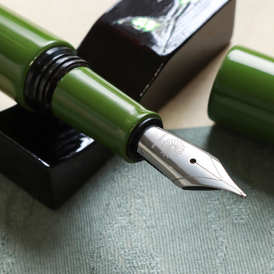 Wancher Dream Pen True Urushi Uguisu-Iro Plumo Estilográfica