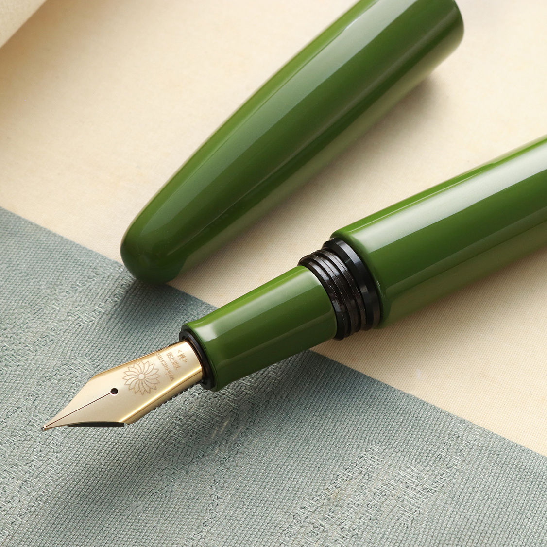 Wancher Dream Pen True Urushi Uguisu-Iro Plumo Estilográfica