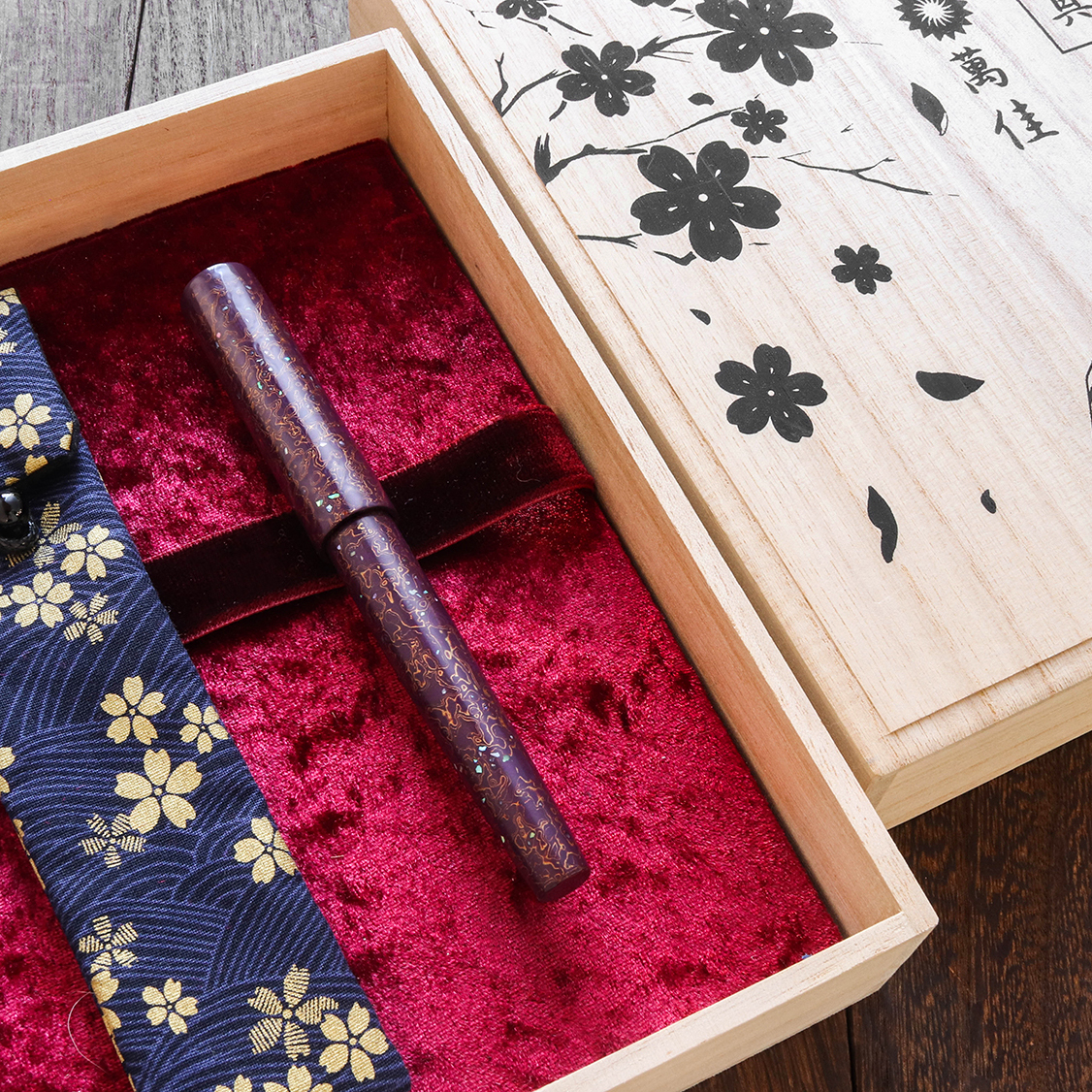 Wancher Sekai Saihi Urushi Murasaki-age Raden Vulpen