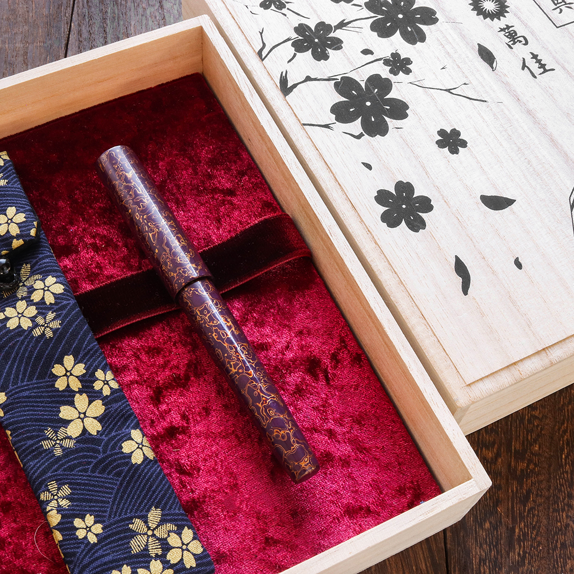Wancher Sekai Saihi Urushi Murasaki-age Original Fountain Pen