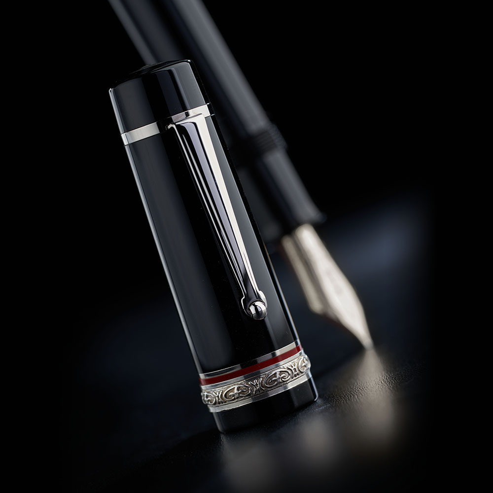 Delta Magnifica Oversize ST Fountain pen