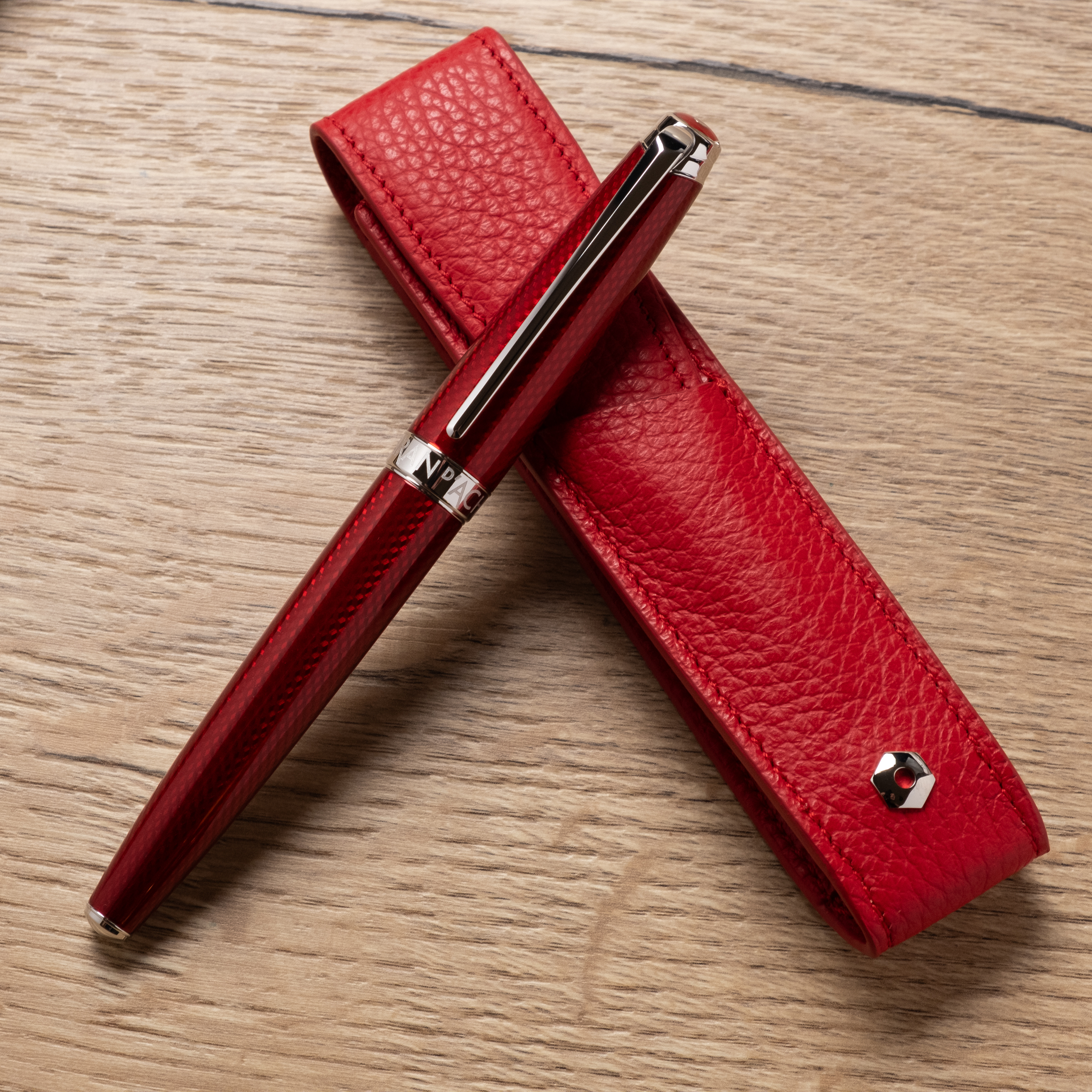 Caran d'Ache Léman Rouge Carmin Fountain pen