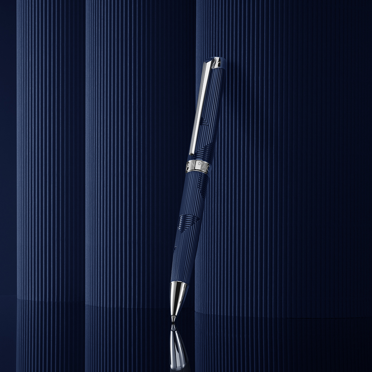 Caran d'Ache Léman Bleu Marin Ballpoint