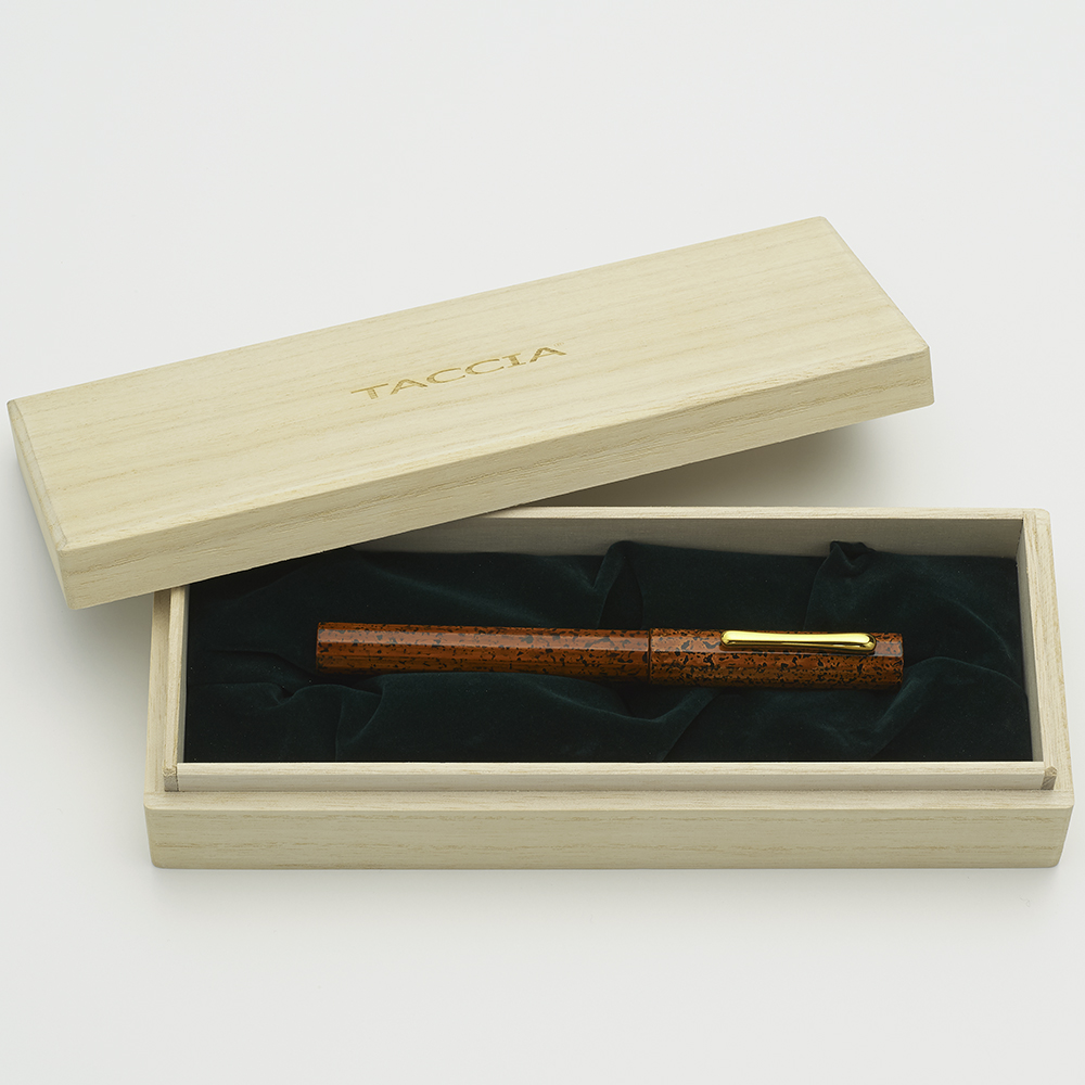 Taccia Hyakko Hisho II Bengara Fountain pen