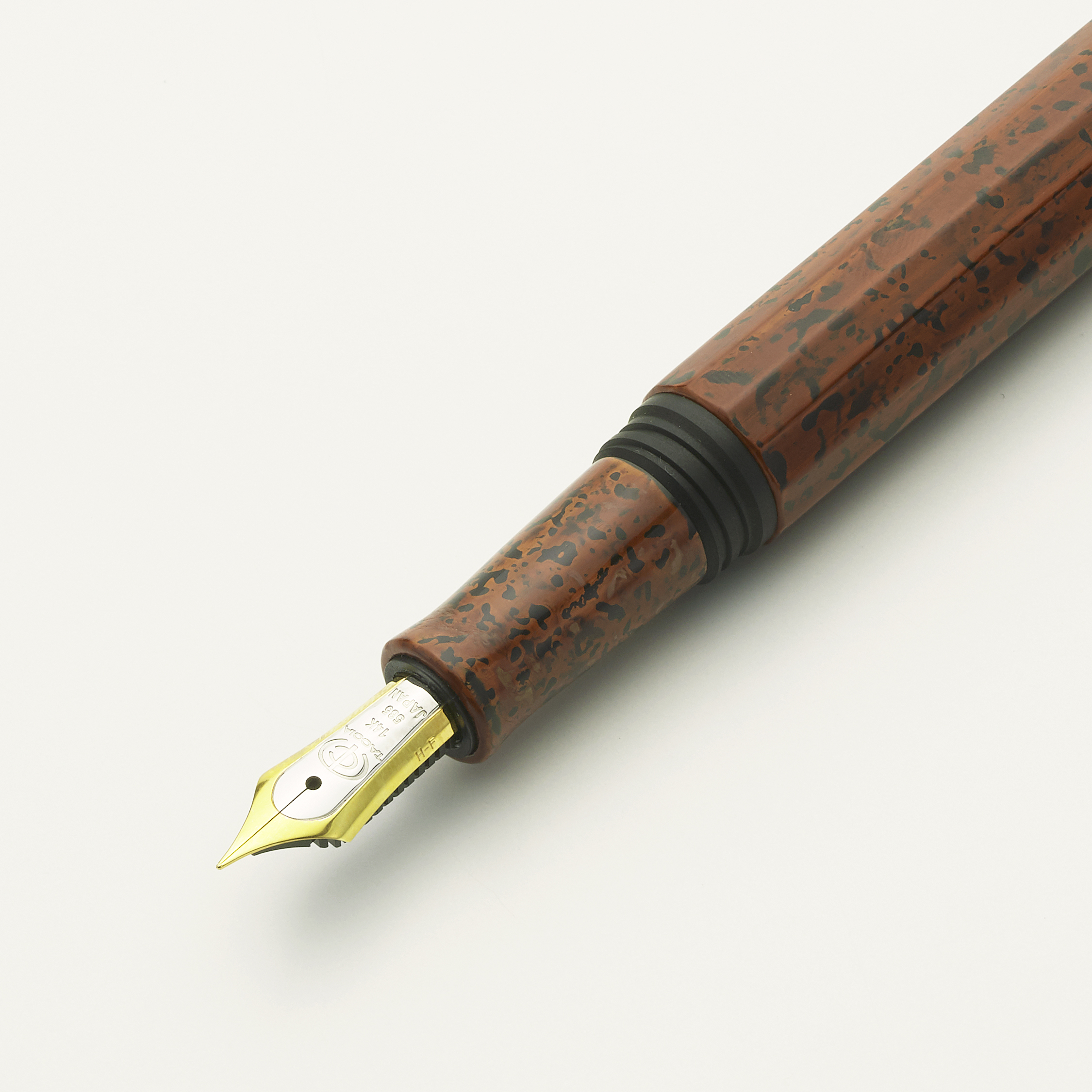 Taccia Hyakko Hisho II Bengara Fountain pen