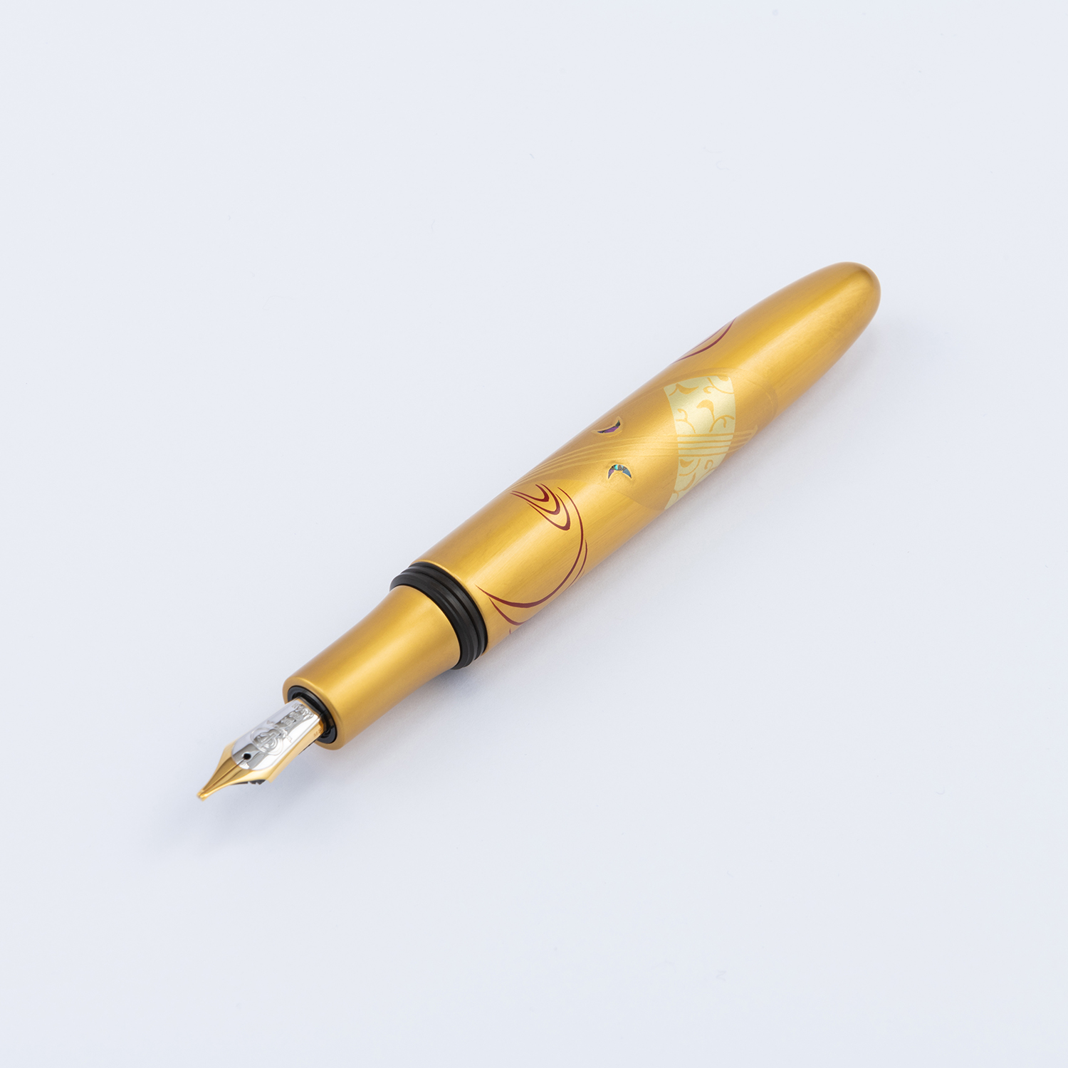 Taccia Kin-ji Maki-e Urushi Gyoku-in Biwa Fountain pen